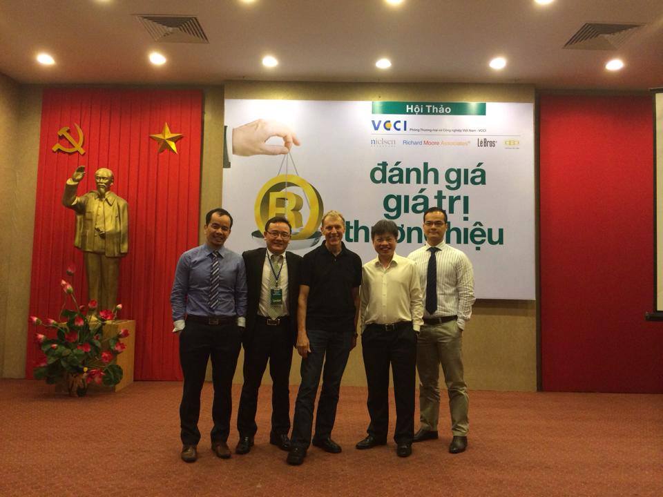 Già lên phố, trẻ về rừng!